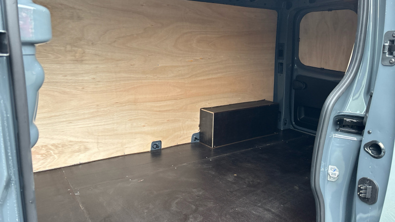 Nissan Primastar 30 L2 Diesel 2.0 dCi 150ps H1 Acenta Van Auto